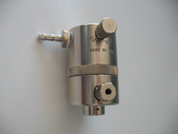 CO240 - RIDUTTORE DI PRESSIONE A PISTONCINO PER BOMBOLA USA E GETTA FILETTO 10X1